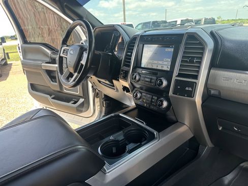Used 2019 Ford F250 Platinum w/ Platinum Ultimate Package AWD/4WD image 16