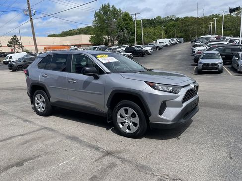 Used 2022 Toyota RAV4 LE AWD/4WD image 6