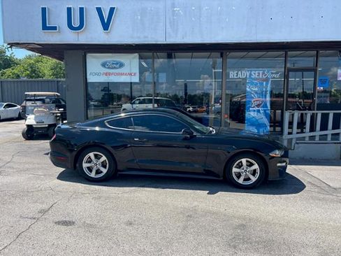 Used 2020 Ford Mustang Coupe RWD image 3