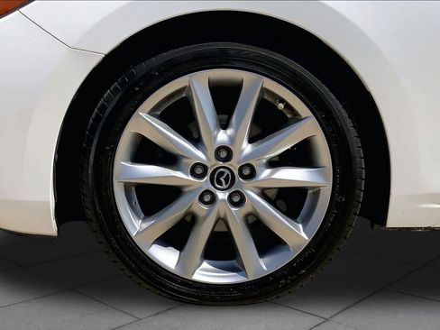 Used 2017 MAZDA MAZDA3 Touring FWD image 9
