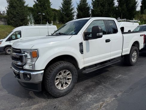 Used 2022 Ford F250 XLT w/ XLT Value Package AWD/4WD image 4