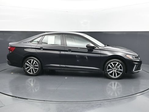 Used 2026 Volkswagen Jetta SE FWD image 6