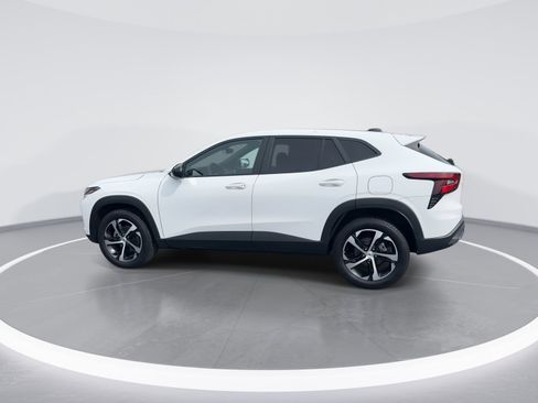 Used 2025 Chevrolet Trax RS w/ Driver Confidence Package image 6