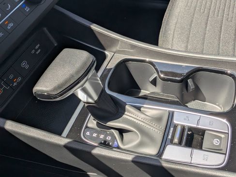 Certified 2025 Hyundai Santa Cruz SE FWD image 13