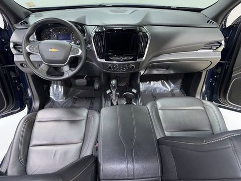 Used 2023 Chevrolet Traverse LT image 16