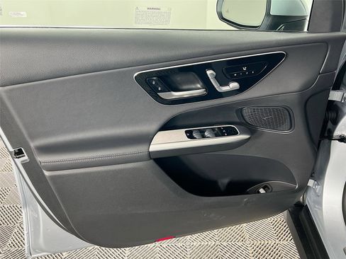 Used 2025 Mercedes-Benz GLC 300 4MATIC image 17