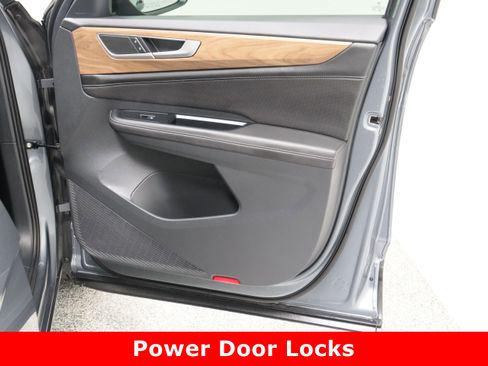 Used 2024 Volkswagen Atlas SE image 39