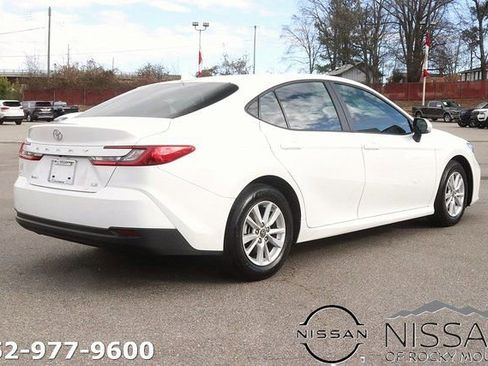 Used 2025 Toyota Camry LE image 7