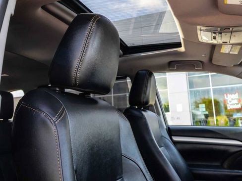 Certified 2019 Toyota Highlander XLE FWD image 24