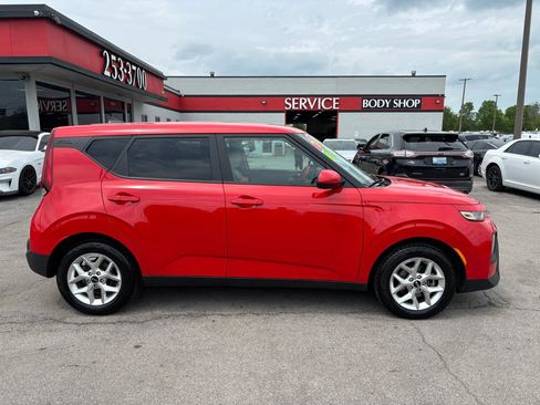 Used 2020 Kia Soul S FWD image 2