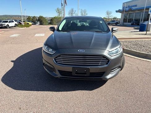 Used 2015 Ford Fusion SE FWD image 2