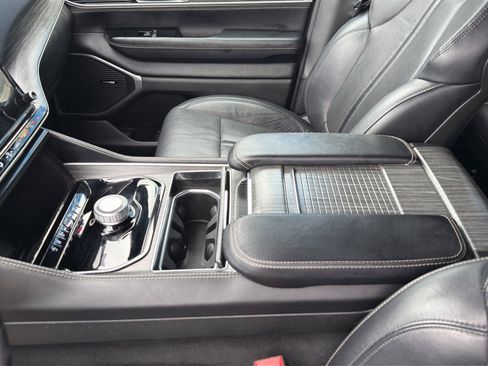 Used 2024 Jeep Wagoneer Series II w/ Flexible Seating Group RWD image 36