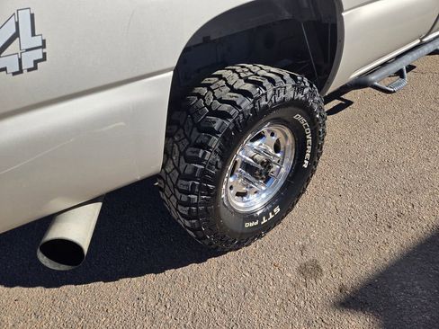 Used 2005 GMC Sierra 2500 SLE w/ Heavy-Duty Power Package image 10