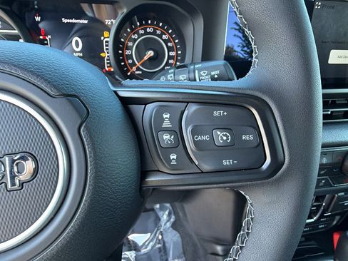 Used 2025 Jeep Wrangler Unlimited Sport AWD/4WD image 28