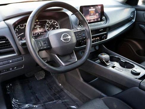 Certified 2025 Nissan Rogue SV image 18