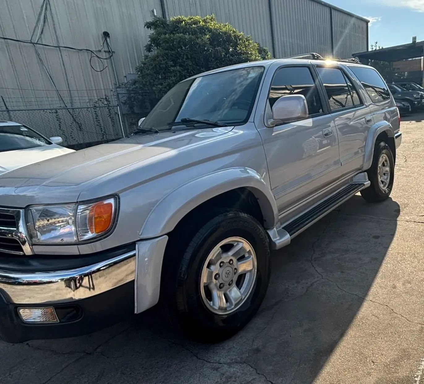 Used 2000 Toyota 4Runner SR5 RWD image 3