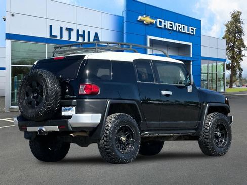 Used 2007 Toyota FJ Cruiser 4WD w/ Upgrade Pkg 1 image 2