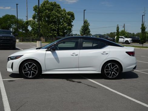 Used 2025 Nissan Sentra SR FWD image 4