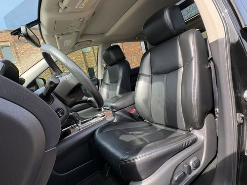 Used 2017 Nissan Pathfinder Platinum w/ Family Entertainment Package image 2