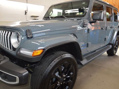 Used 2025 Jeep Wrangler Unlimited Sahara image 29