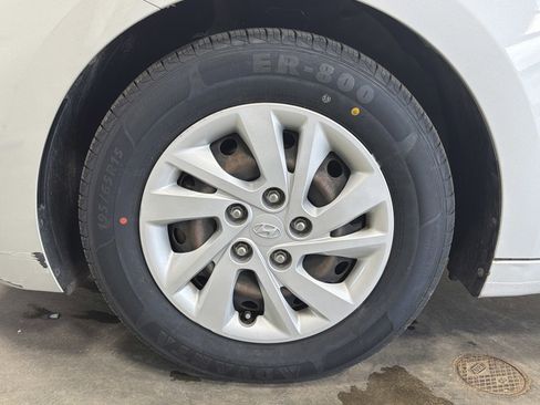 Used 2020 Hyundai Elantra SE w/ Cargo Package (C1) image 15