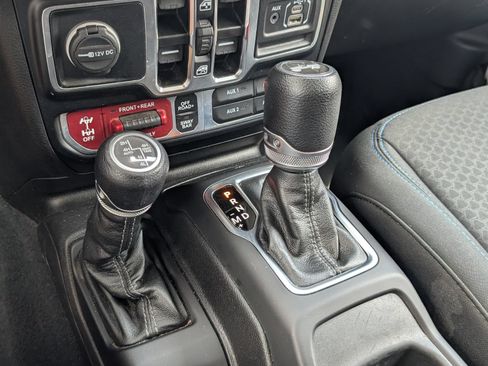 Used 2024 Jeep Wrangler Unlimited Rubicon 4xe AWD/4WD image 12