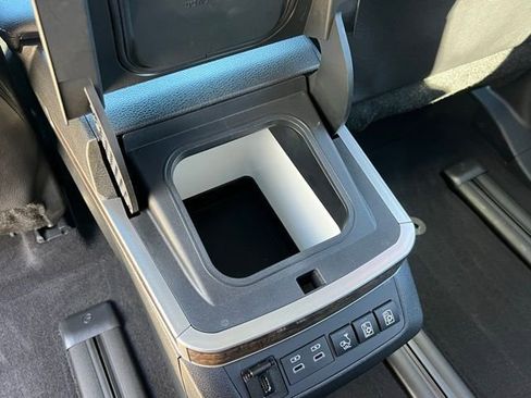 Used 2025 Toyota Sienna Platinum image 40