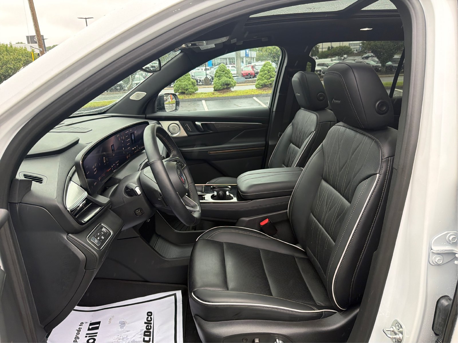 Used 2025 Buick Enclave Avenir AWD/4WD image 9