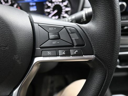 Used 2025 Nissan Altima 2.5 SV FWD image 12