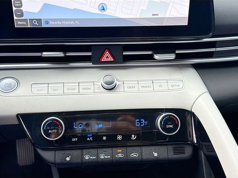 Used 2024 Hyundai Elantra Limited image 16