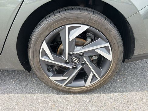 Used 2024 Hyundai Elantra SEL w/ Convenience Package image 12