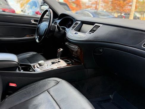 Used 2011 Hyundai Genesis 4.6 image 22