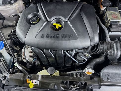 Used 2014 Hyundai Elantra SE w/ Option Group 02 FWD image 32