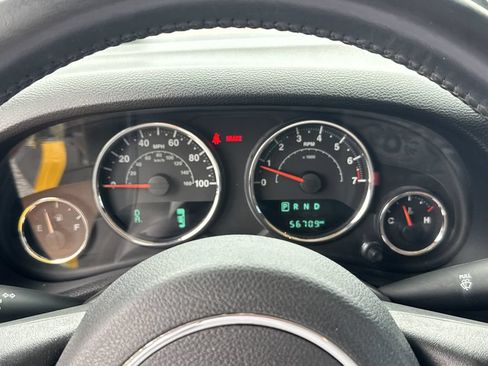 Used 2015 Jeep Wrangler Unlimited Rubicon w/ Connectivity Group AWD/4WD image 26