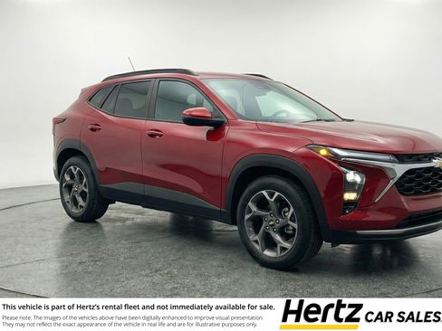 Used 2025 Chevrolet Trax LT image 1