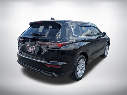 New 2026 Mitsubishi Outlander ES FWD image 3