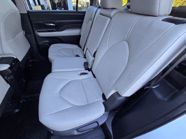 Used 2024 Toyota Grand Highlander AWD Hybrid image 23