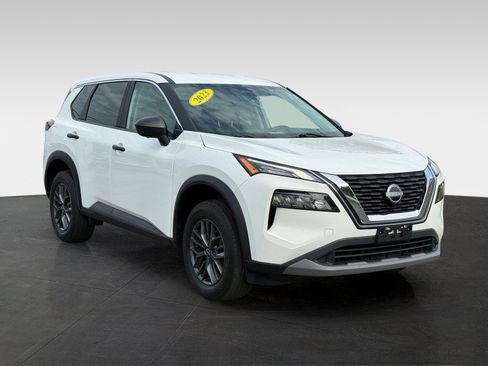 Used 2023 Nissan Rogue S FWD image 3