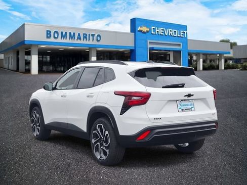New 2026 Chevrolet Trax RS w/ Sunroof Package FWD image 3