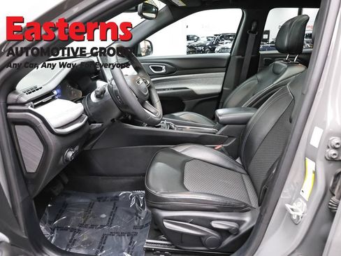 Used 2023 Jeep Compass Latitude w/ Sun and Sound Group AWD/4WD image 14