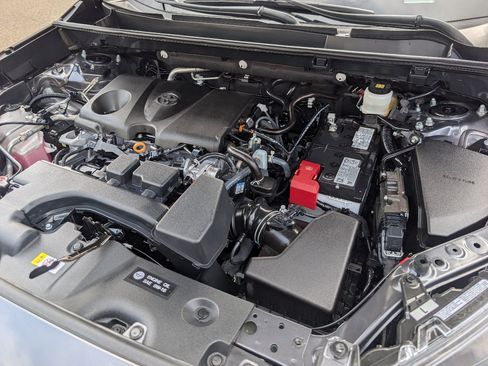 Used 2025 Toyota RAV4 XLE FWD image 20