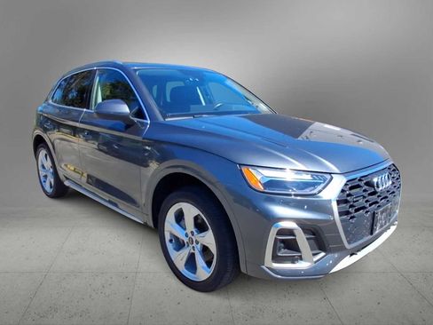 Used 2023 Audi Q5 2.0T Premium Plus w/ Premium Plus Package AWD/4WD image 2