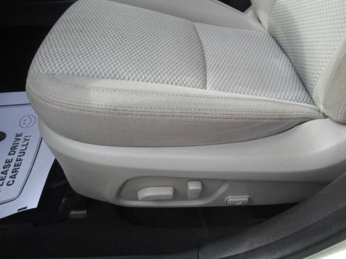 Used 2015 Subaru Forester 2.5i Premium w/ All-Weather Package AWD/4WD image 18