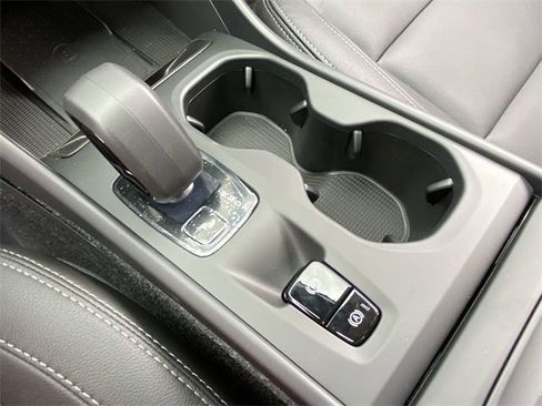 New 2025 Volvo XC40 B5 Core w/ Protection Package Premier image 23