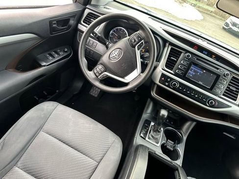 Certified 2019 Toyota Highlander LE image 22