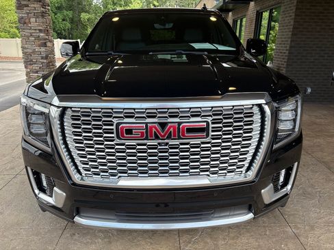Used 2021 GMC Yukon Denali w/ Denali Premium Package RWD image 3