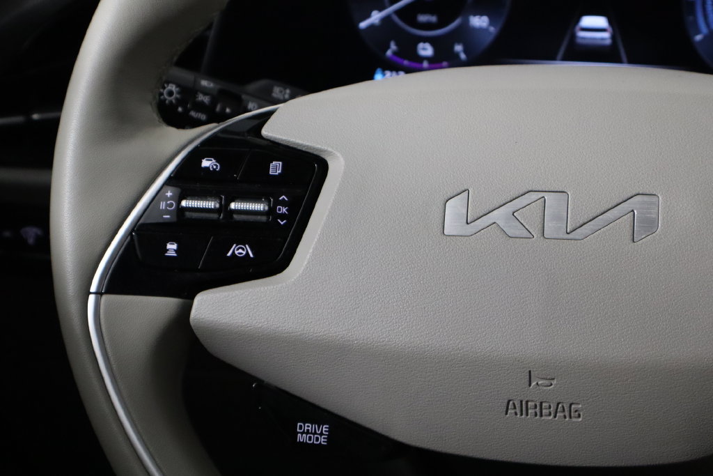 Used 2023 Kia Niro Wave w/ Wave Preserve Package FWD image 8