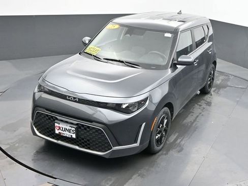Used 2025 Kia Soul LX w/ LX Technology Package FWD image 14
