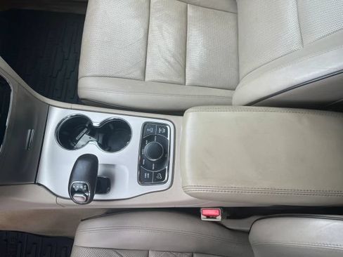 Used 2014 Jeep Grand Cherokee Overland AWD/4WD image 16