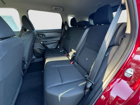 Used 2025 Nissan Rogue S image 11